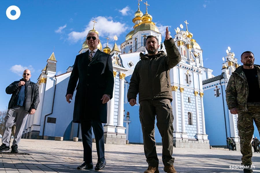 Biden_surprise_visit_Kyiv_meets_Zelensky_bodyguard_SPACEBAR_Photo01_b6a0e1f644.jpeg
