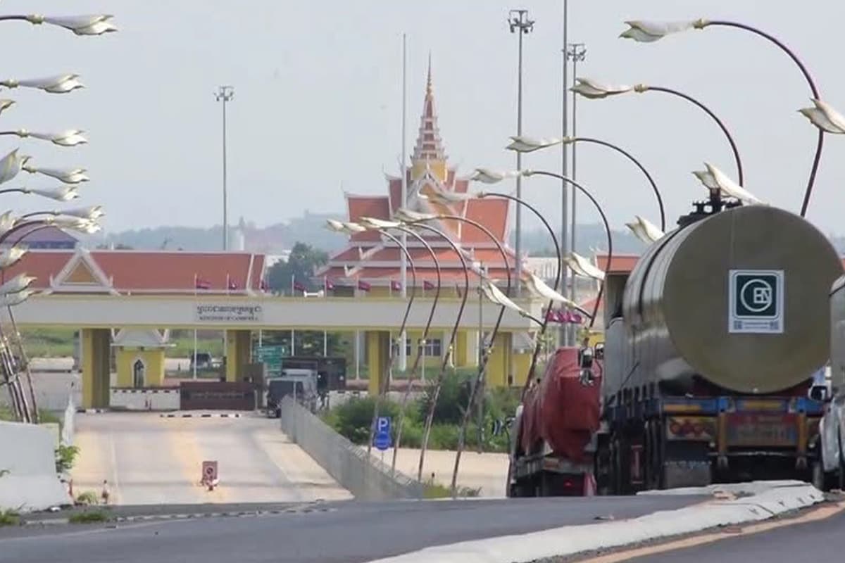 Border-people-adapt-Accept-the-measures-to-open-and-close-the-Thai-Cambodian-border-SPACEBAR-Photo02-1.jpg