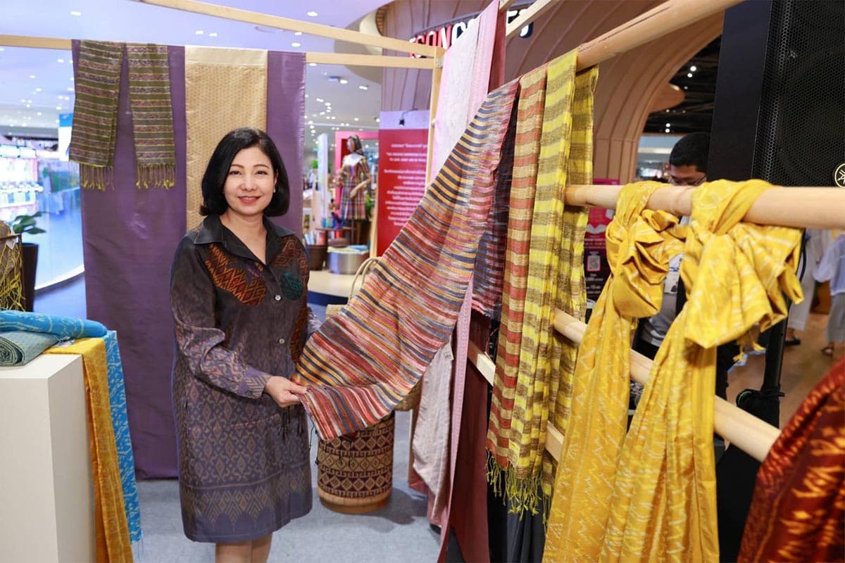 Buriram_brings_a_parade_of_Thai_fabrics_to_show_off_in_the_Thai_fabric_exhibition_Colors_of_Buriram_SPACEBAR_Photo02_c907cb3849.jpg