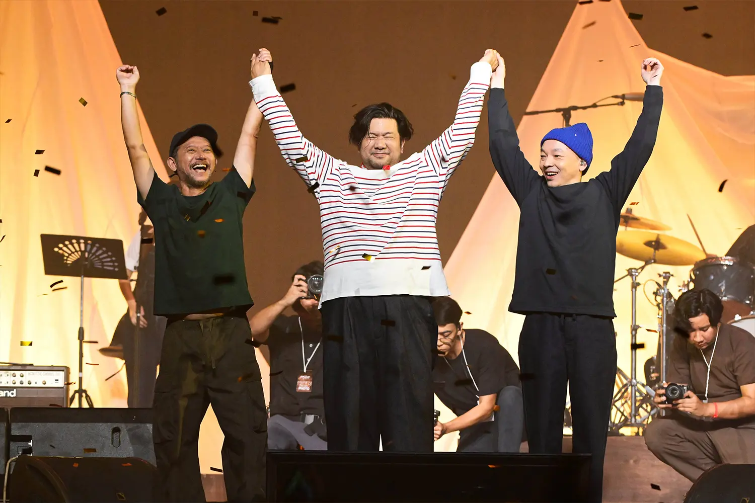 PhotoStory-ความสุขล้นเวทีคอนเสิร์ต “ฟรายเดย์ 30 ปี ฉันมีความสุข”