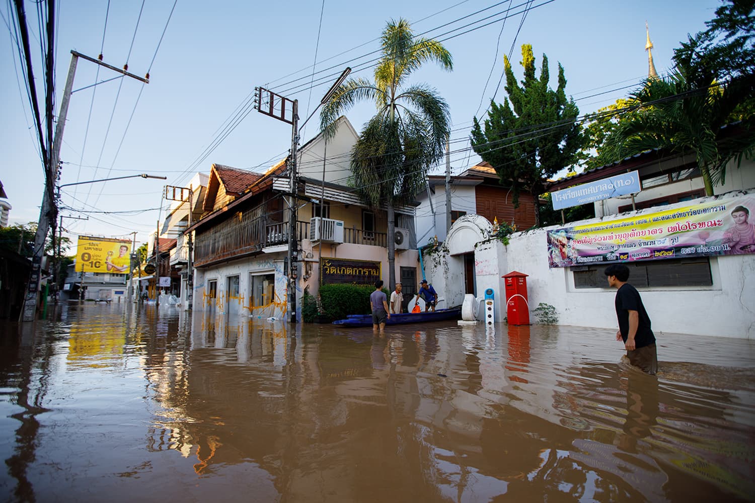 Cabinet_approves_flood_relief_with_payment_of_nine_thousand_baht_per_household_SPACEBAR_Hero_fd45fc8354.jpg