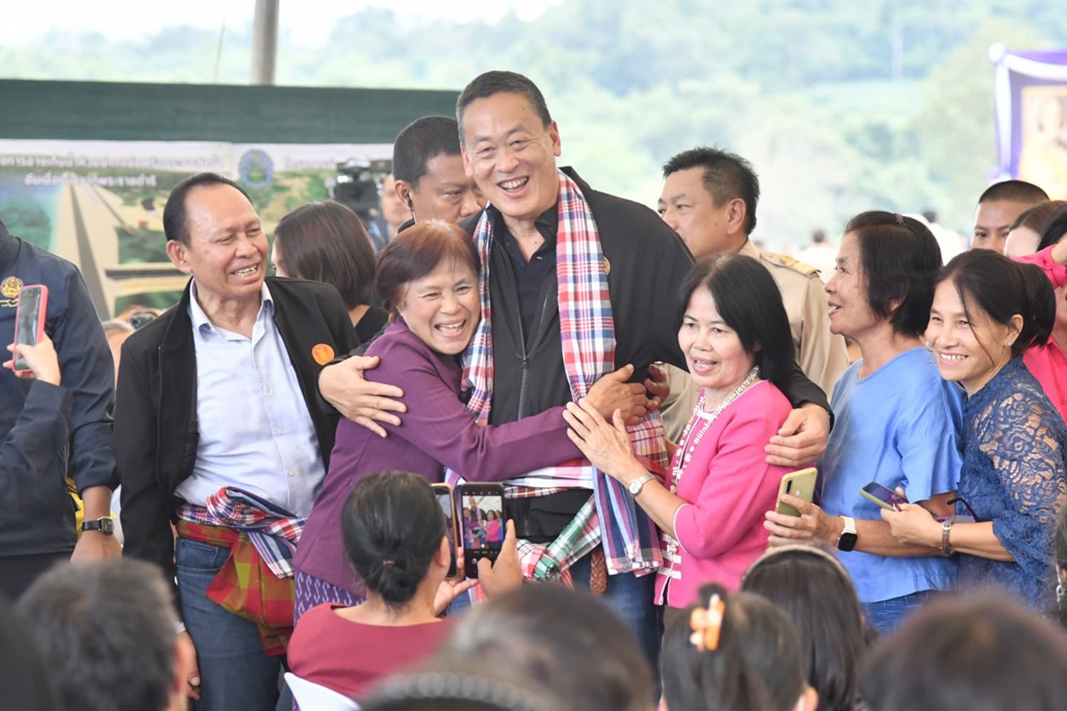 Cabinet_meeting_outdoor_firsttime_Nongbualampoo_SPACEBAR_Hero_2c479427ca.jpg