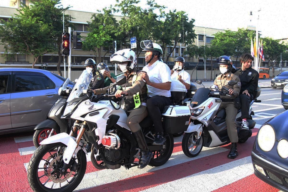 Chadchart_Royal_Thai_Police_Cooperate_to_solve_traffic_problems_in_Bangkok_SPACEBAR_Photo02_d835e0d6a8.jpg