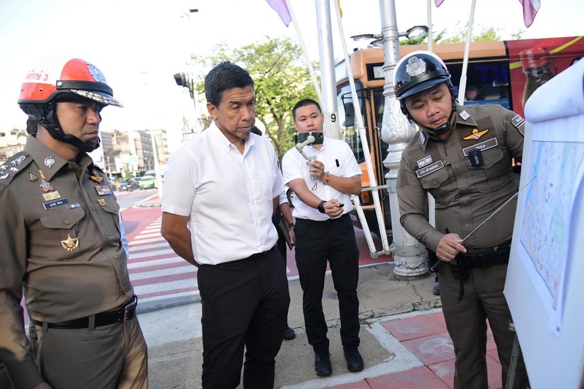 Chadchart_Royal_Thai_Police_Cooperate_to_solve_traffic_problems_in_Bangkok_SPACEBAR_Photo05_23b42d4b2e.jpg