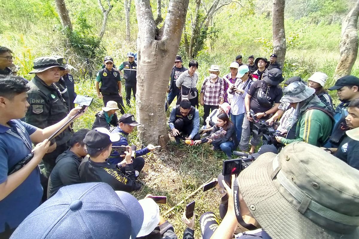 Chaiwat_leads_the_team_to_investigate_case_of_encroachment_on_Khao_Yai_area_SPACEBAR_Photo01_f2c0728bdc.jpg