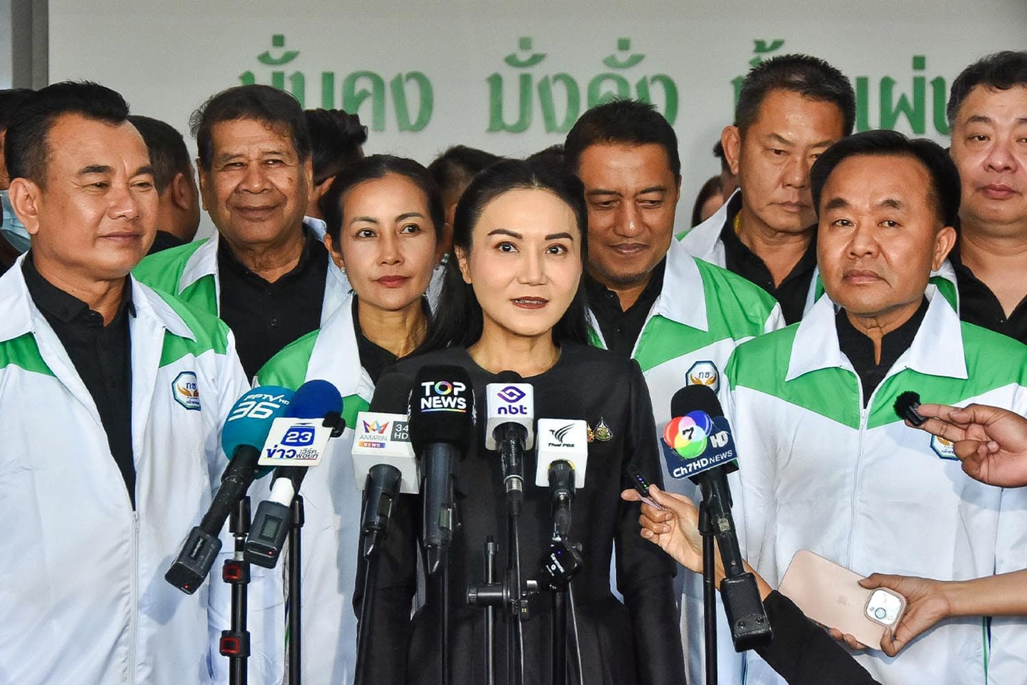 ‘กลุ่มเพื่อนต่อ’ ซบ ‘กธ.’ บอกถูกใจนโยบาย ไม่มีเรื่องเก้าอี้