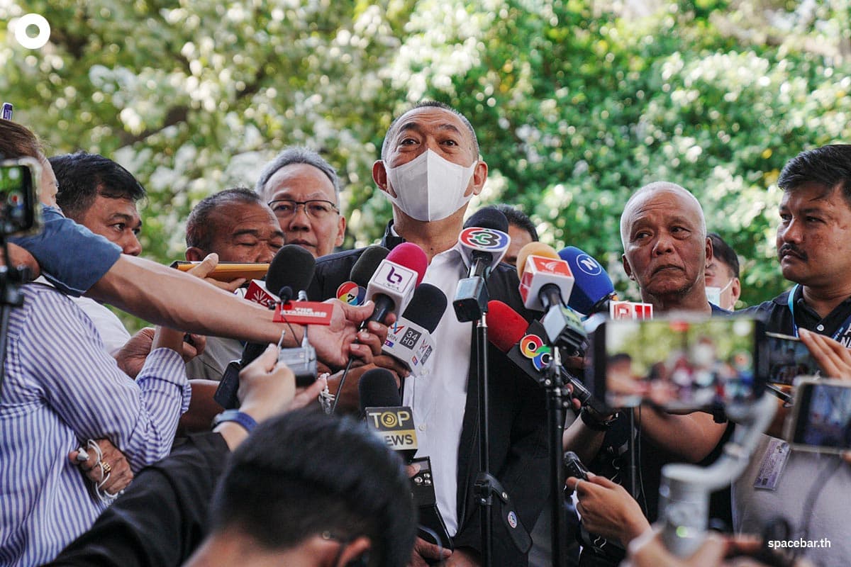 Chalermchai_said_would_like_to_talk_with_21_M_Ps_before_return_leader_of_Democrat_Party_SPACEBAR_Photo03_53baed6e57.jpg