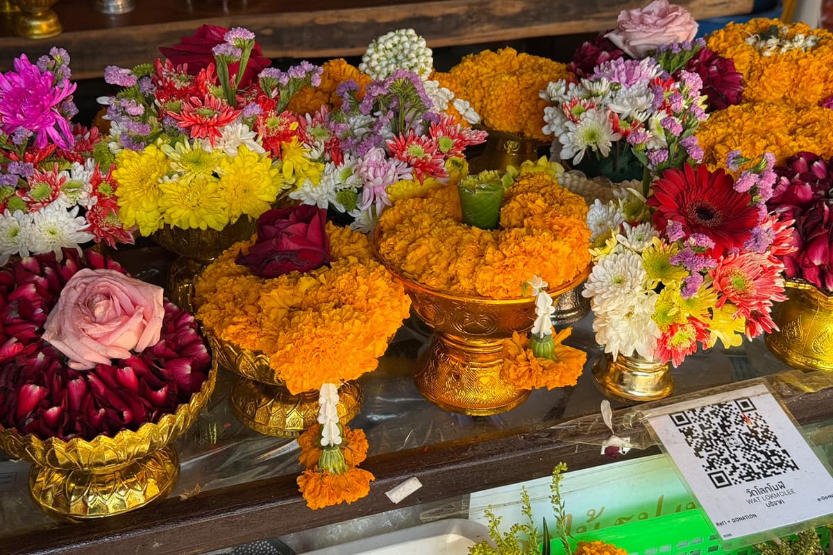 Chiang Mai-is-buzzing-with-activity-as-people-follow-auspicious-rituals-to-welcome-the-year-2026-SPACEBAR-Photo04.jpg