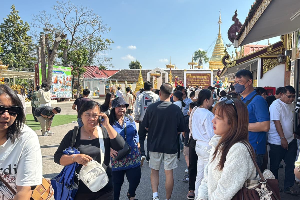 Chiang Mai-is-buzzing-with-activity-as-people-follow-auspicious-rituals-to-welcome-the-year-2026-SPACEBAR-Photo08.jpg
