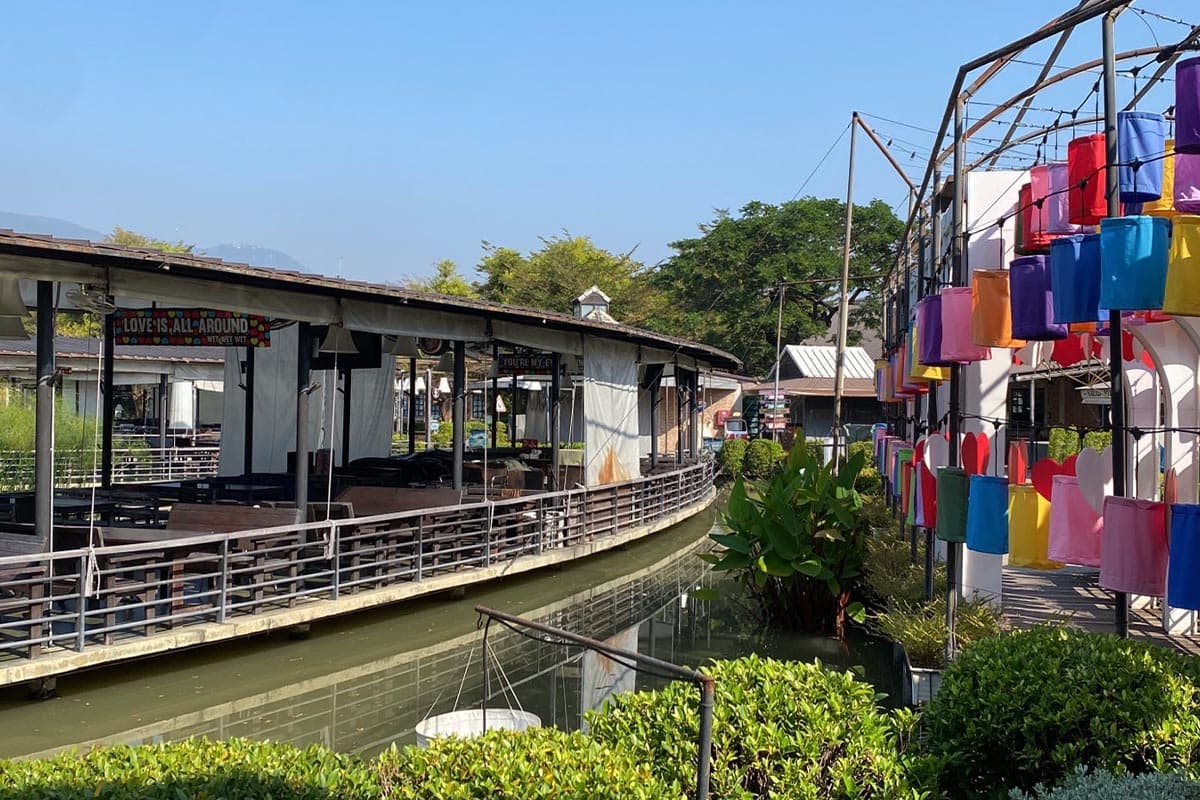 Chiang_Mai_people_see_things_differently_Unlocking_the_law_prohibiting_the_sale_of_alcoholic_beverages_SPACEBAR_Photo02_edc2ca9959.jpg