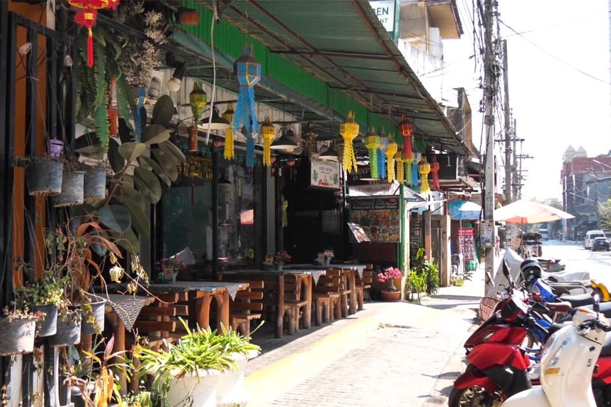 Chiang_Mai_people_see_things_differently_Unlocking_the_law_prohibiting_the_sale_of_alcoholic_beverages_SPACEBAR_Photo06_e39e7b2a47.jpg