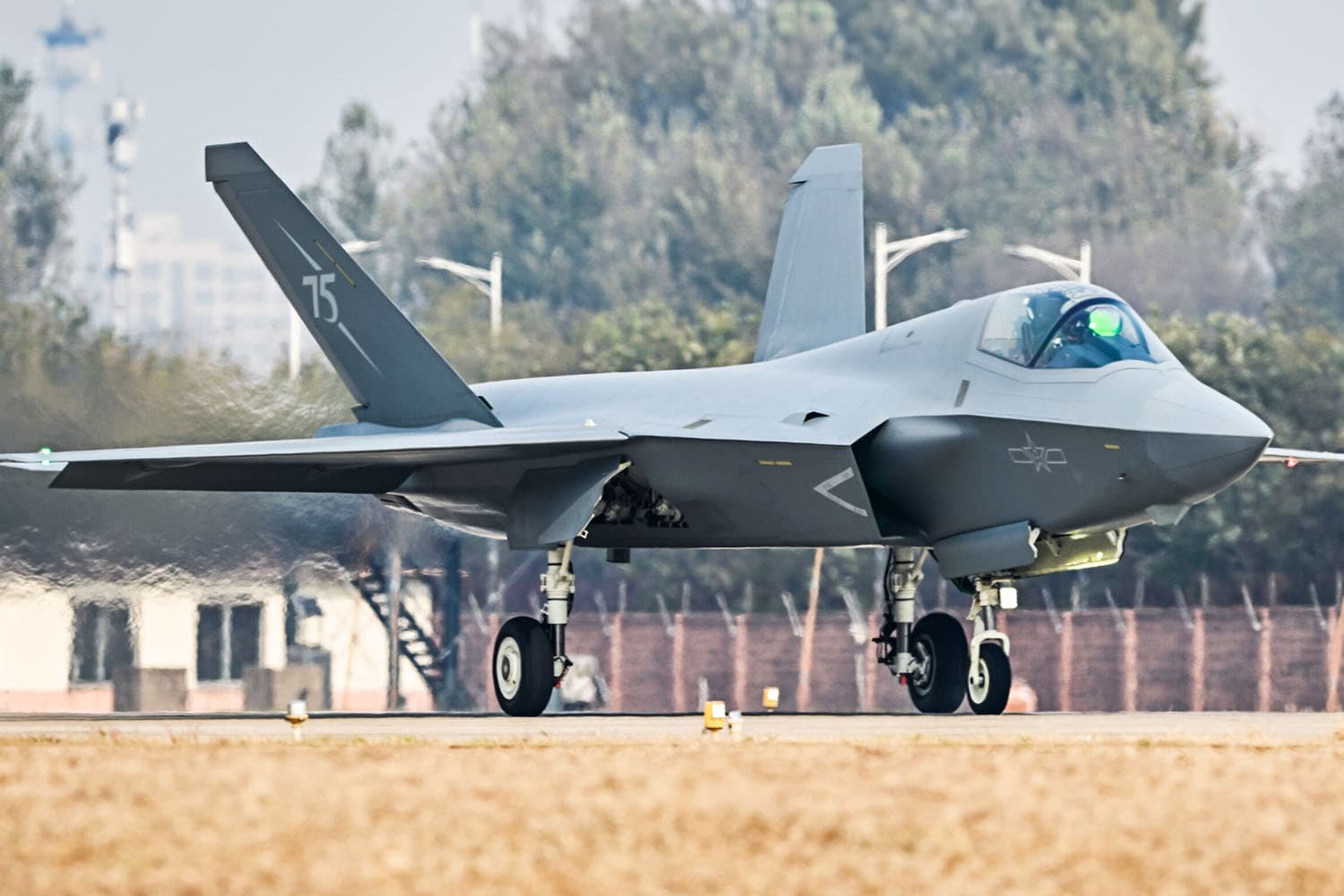 China_unveil_stealth_fighter_jet_aims_to_match_US_aerial_power_SPACEBAR_Hero_1669bd0aa4.jpg