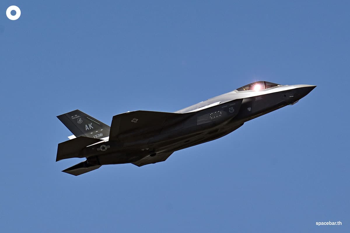 China_unveil_stealth_fighter_jet_aims_to_match_US_aerial_power_SPACEBAR_Photo01_280d94da43.jpg