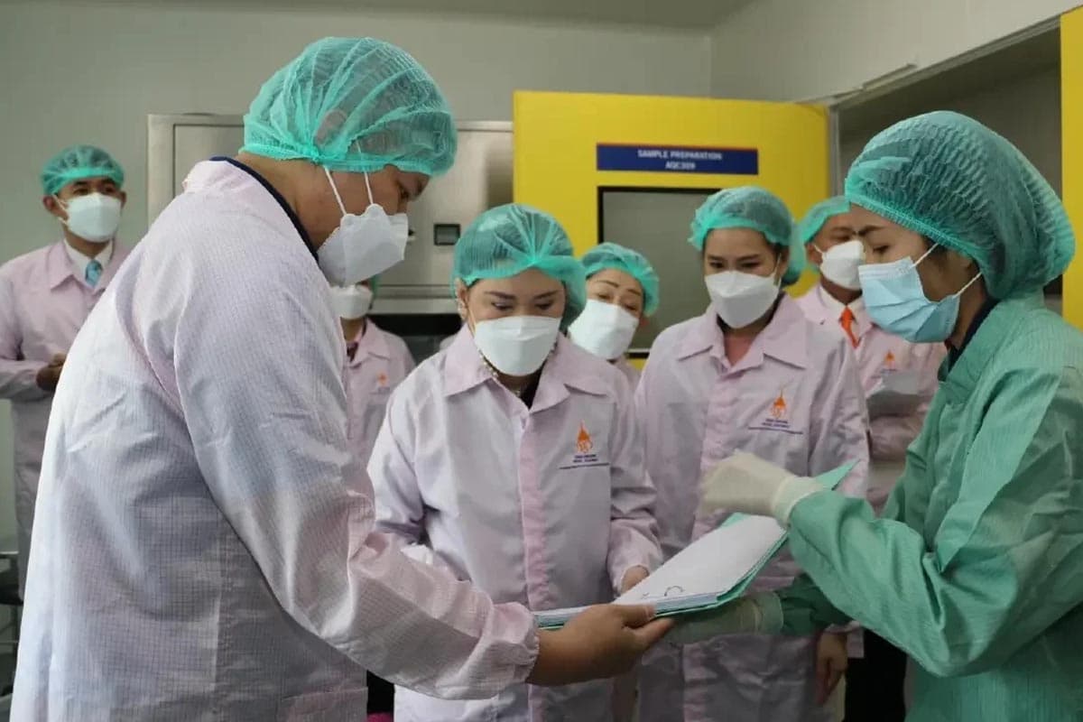 Chulabhorn-Royal-Academy-produces-IMCRANIB100-the-first-pill-based-targeted-cancer-treatment-in-Thailand-SPACEBAR-Photo01.jpg