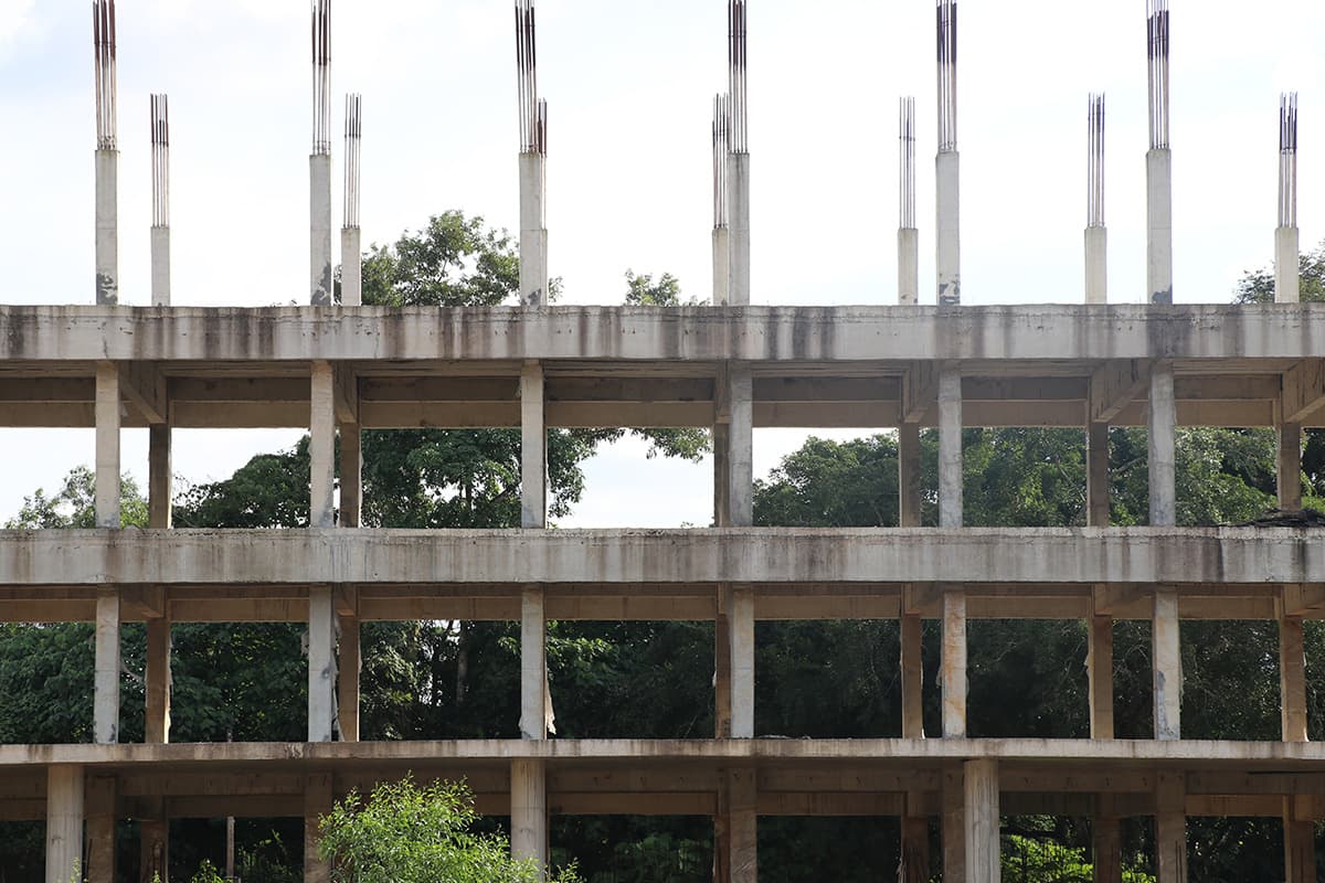 Construction_projects_in_Trang_have_been_abandoned_and_delayed_SPACEBAR_Photo04_cf5b207c61.jpg