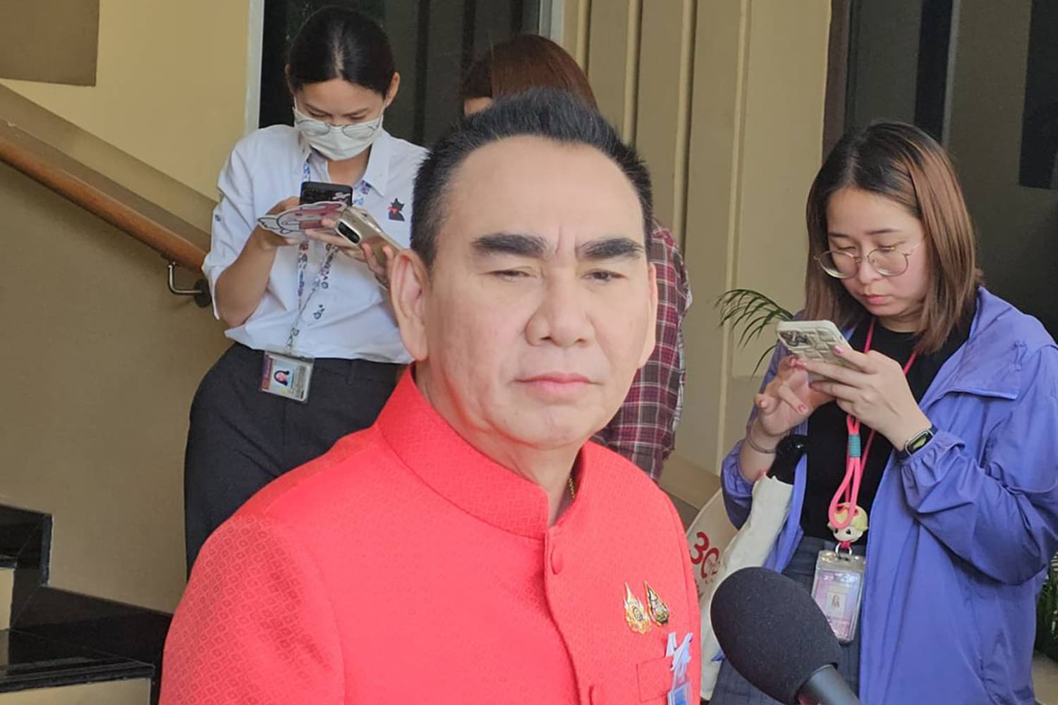 Dech_it_Khaothong_explains_case_Prime_Minister_not_go_to_flooded_areas_SPACEBAR_Hero_47a8ccca8d.jpg