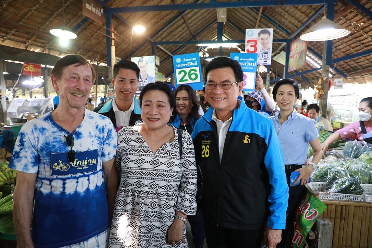 Democrat_Party_campaign_at_Khlong_Lat_Mayom_Market_SPACEBAR_Photo02_a47a68763b.jpeg