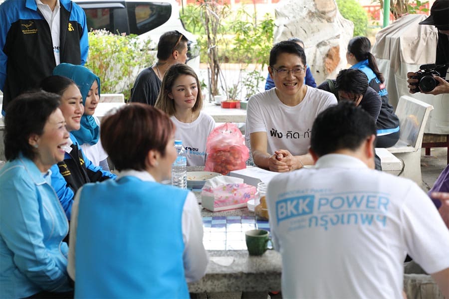 Democrat_Party_team_campaign_in_the_Bangkok_area_SPACEBAR_Photo03_018dda62c4.jpeg