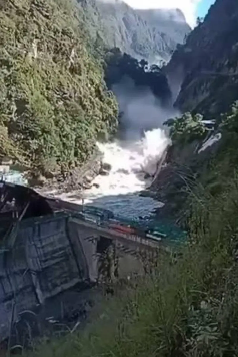 Disaster-in-Nepal-and-Tibet-Iceberg-avalanches-and-mudslides-SPACEBAR-Photo V03.jpg