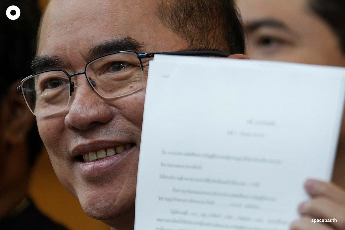 Doctor_Warong_complains_to_the_Election_Commission_that_Thaksin_dominates_the_Pheu_Thai_Party_SPACEBAR_Photo06_958428ba70.jpg