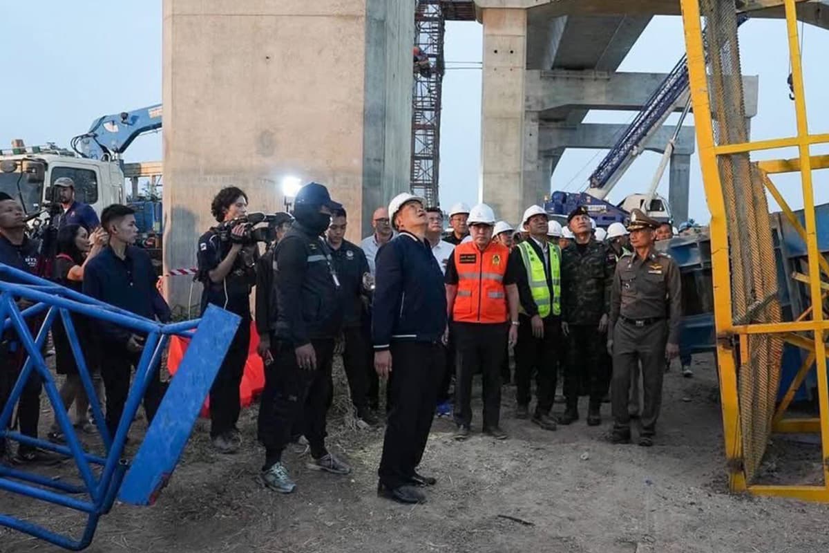 Doctors-have-identified-12-bodies-from-the-crane-collapse-that-fell-on-the-train-in-Sikhiu-SPACEBAR-Photo01.jpg