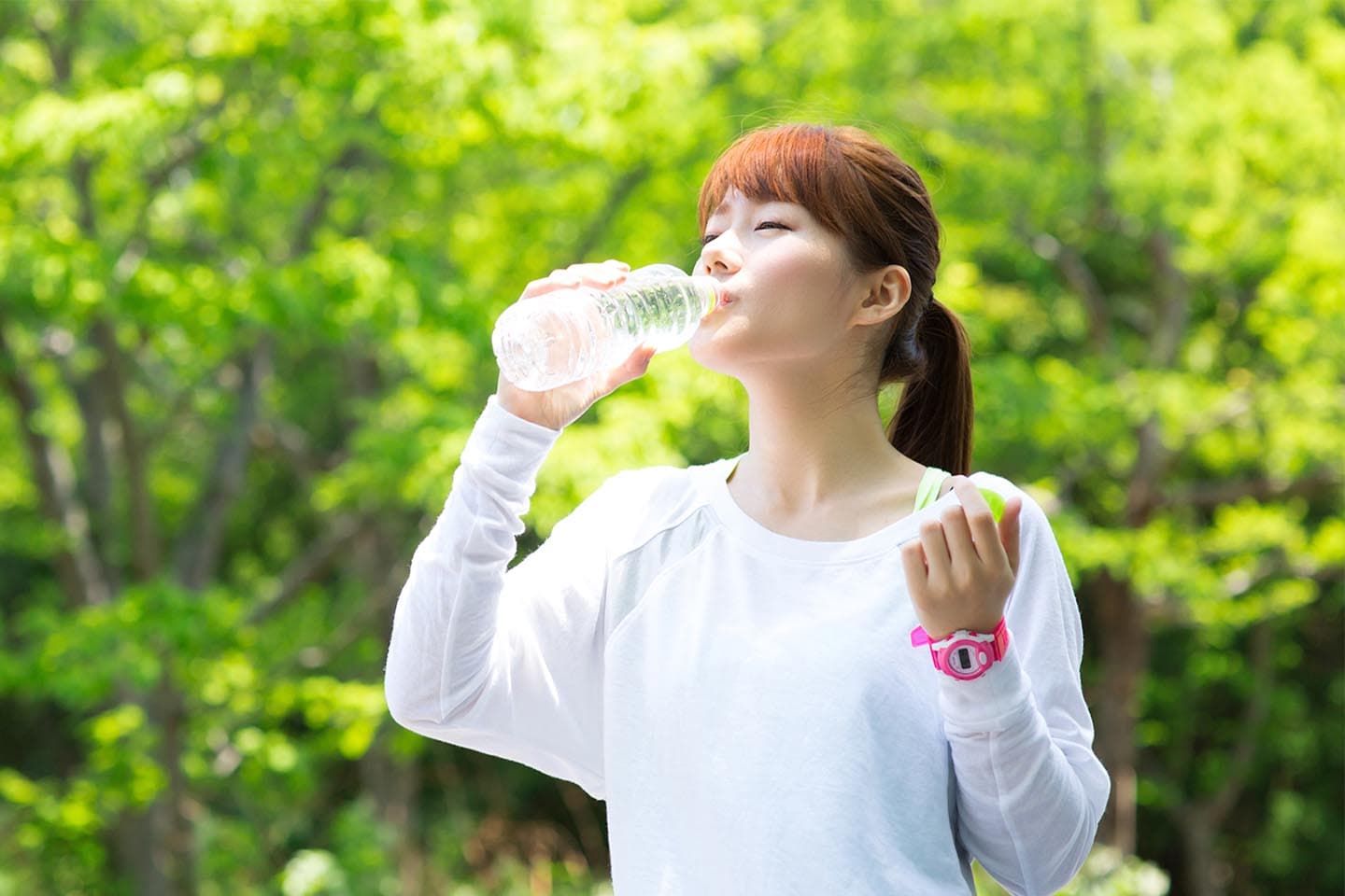 Drinking_Water_to_Hydrate_Dry_Skin_Main_49ef97e87a.jpeg