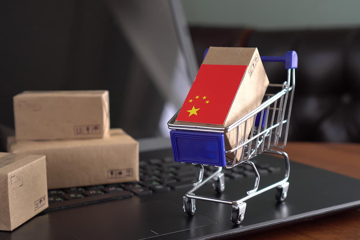 Economy_Increase_the_import_tax_ceiling_Thai_people_prepare_SPACEBAR_Hero_c69a57c112.jpg