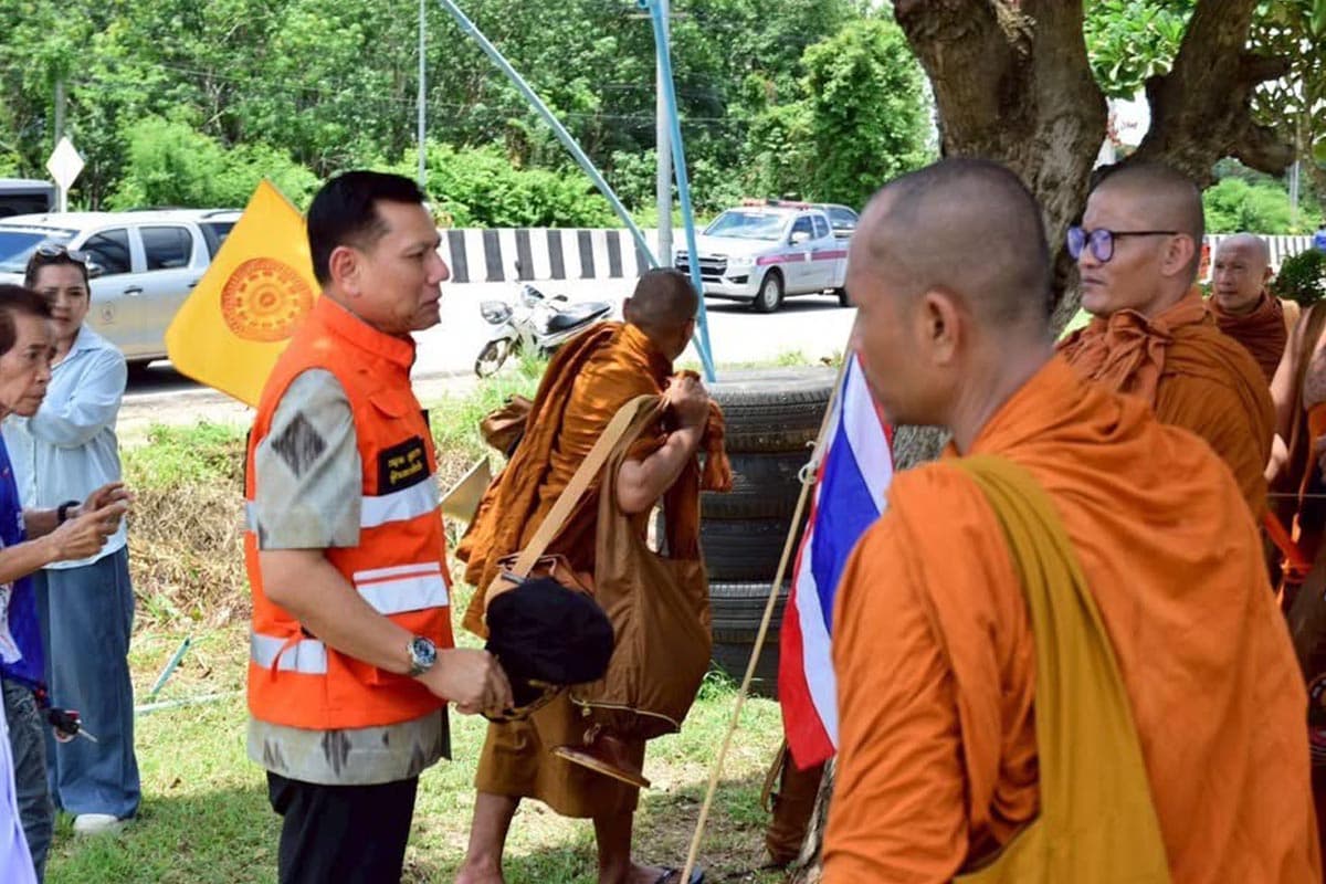 Eight-Buddhist-monks-died-in-a-car-accident-in-Mukdahan-province-SPACEBAR-Photo03.jpg