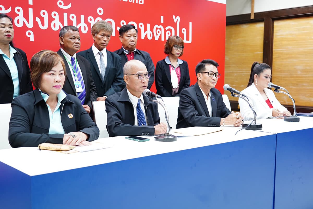 Employees_of_Mo_PH_submit_a_case_for_Pheu_Thai_Party_SPACEBAR_Photo02_dbe320eb1d.jpeg