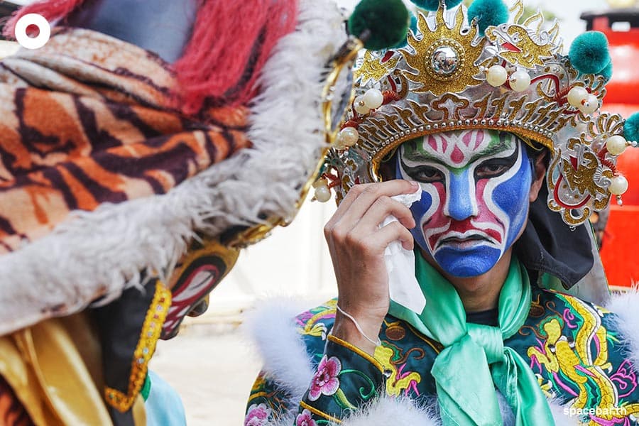 Engkor_Udonthani_perform_at_Talat_Phlu_Market_SPACEBAR_Photo07_d2a1a9760d.jpeg