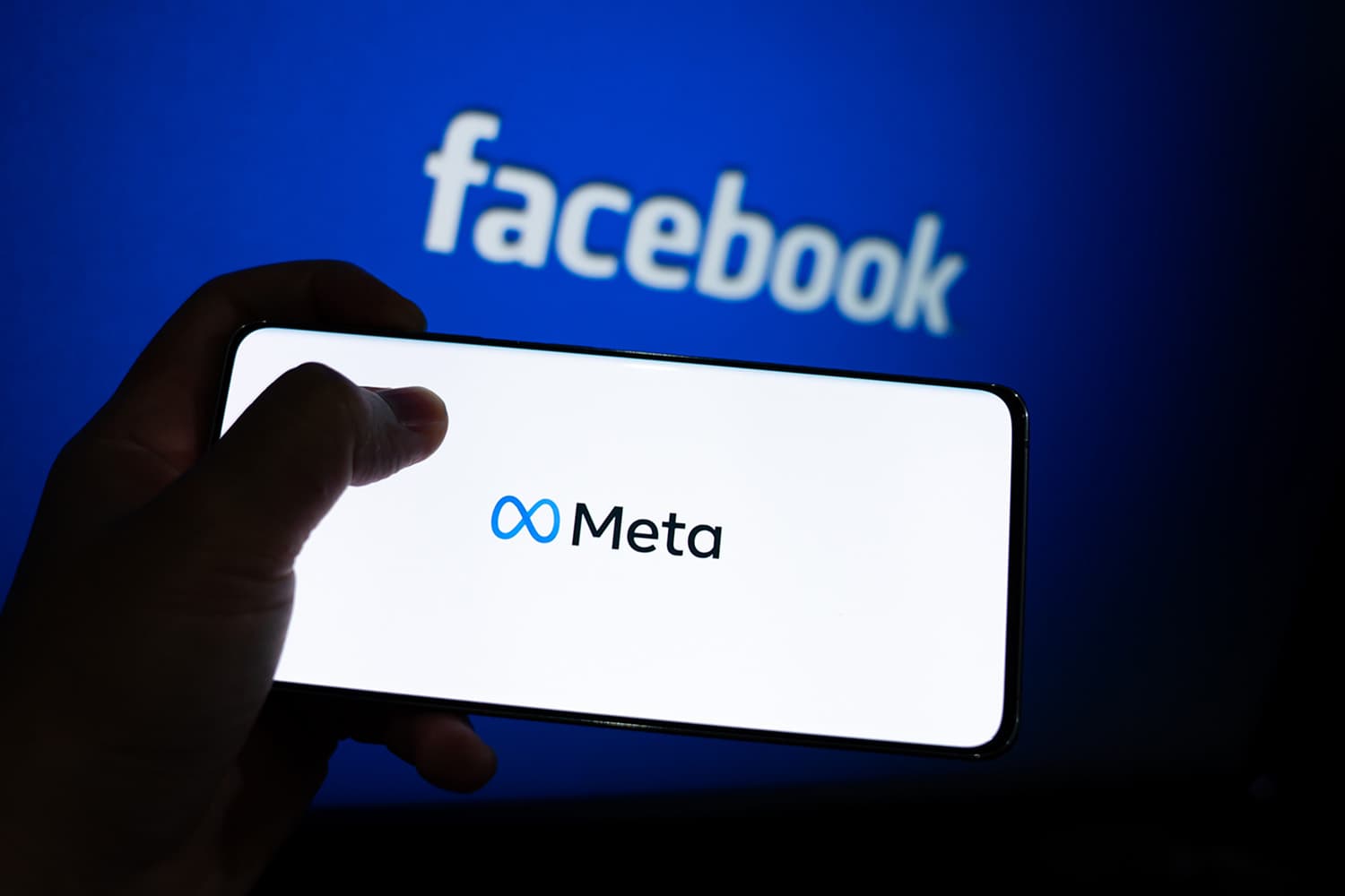 Facebook_users_reached_2_billions_SPACEBAR_Hero_0710e9700c.jpeg