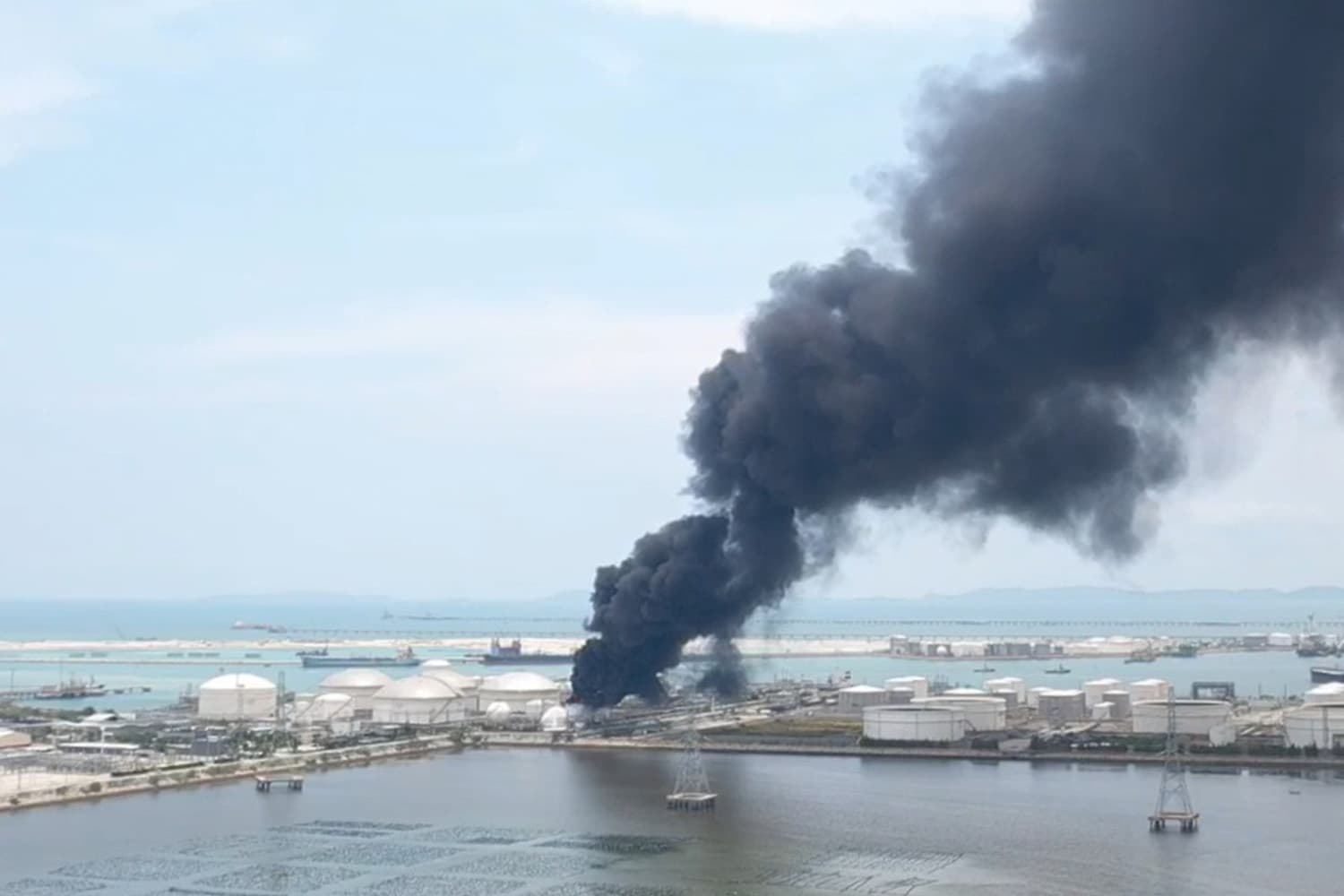 Fire_tank_terminal_pyrolysis_gasoline_map_ta_phut_rayong_SPACEBAR_Hero_5e8f7becc1.jpg