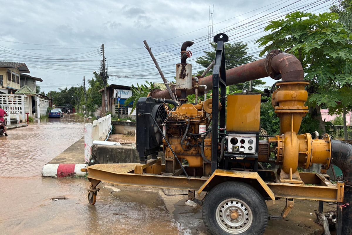 Flooding-in-Sukhothai-is-critical-Yom-River-has-overflowed-its-banks- breaking-several-embankments-and-flooding-communities-SPACEBAR-Photo04.jpg