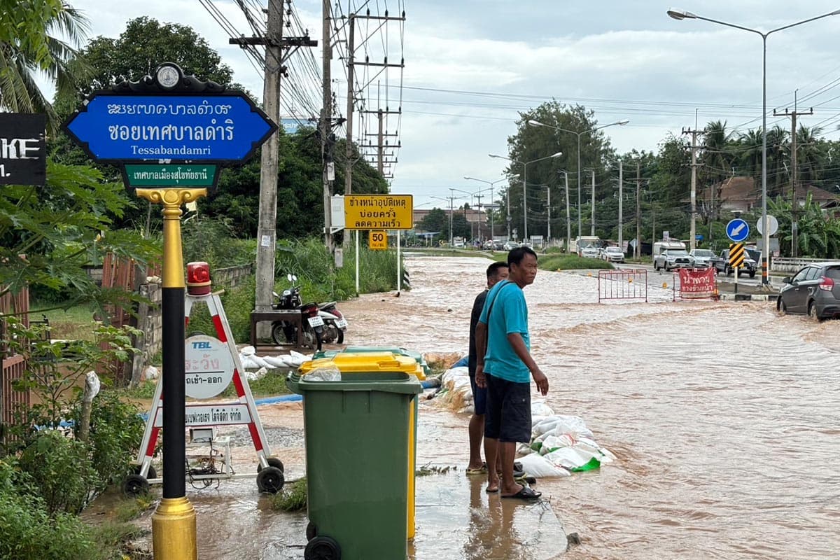 Flooding-in-Sukhothai-is-critical-Yom-River-has-overflowed-its-banks- breaking-several-embankments-and-flooding-communities-SPACEBAR-Photo05.jpg