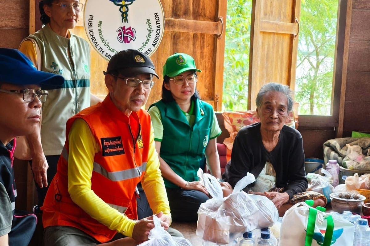 Flooding-in-Sukhothai-is-critical-Yom-River-has-overflowed-its-banks- breaking-several-embankments-and-flooding-communities-SPACEBAR-Photo11.jpg