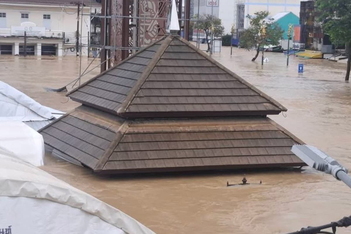 Flooding-in-the-South-remains-severe-Rain-warnings-continue-SPACEBAR-Photo03.jpg