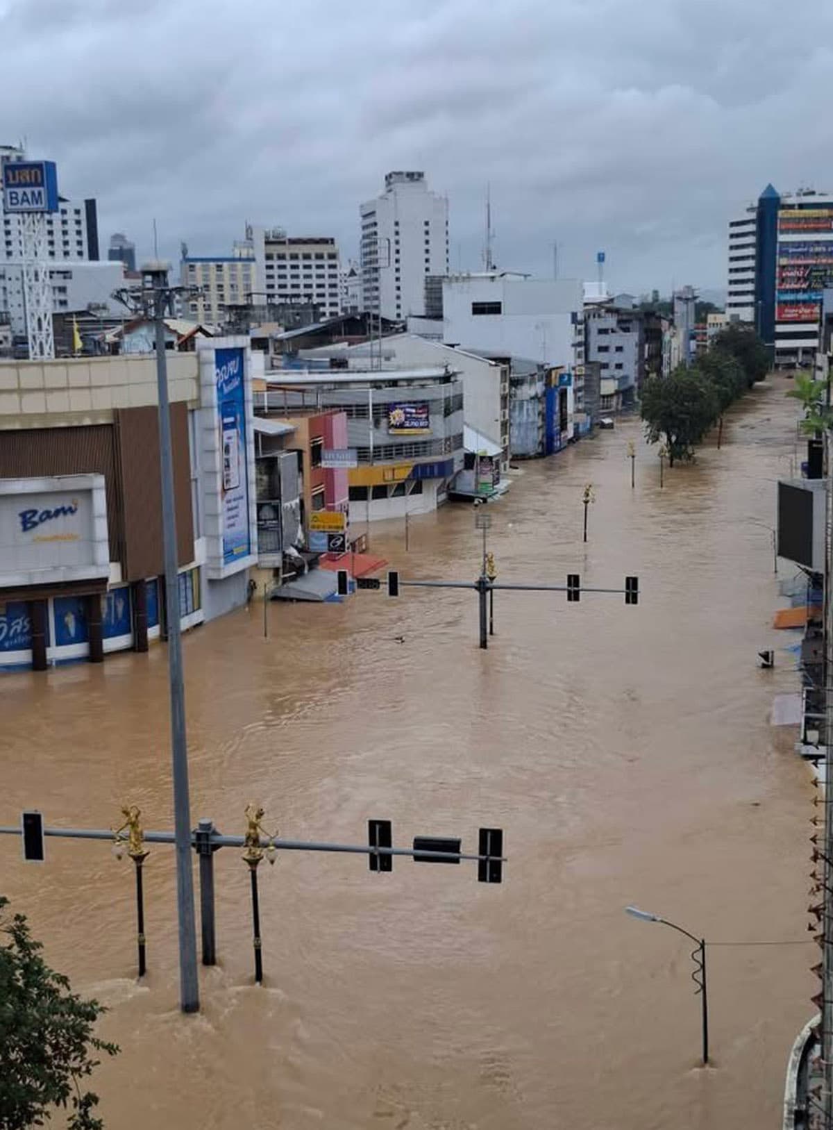 Flooding-in-the-South-remains-severe-Rain-warnings-continue-SPACEBAR-Photo04.jpg