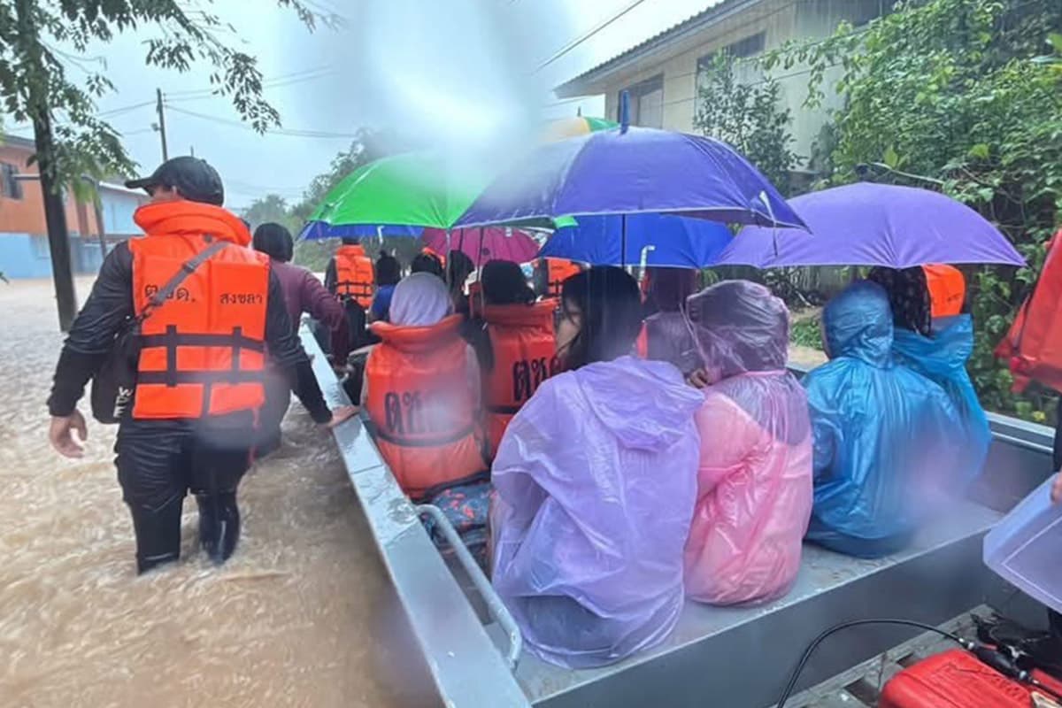 Flooding-in-the-South-remains-severe-Rain-warnings-continue-SPACEBAR-Photo05.jpg