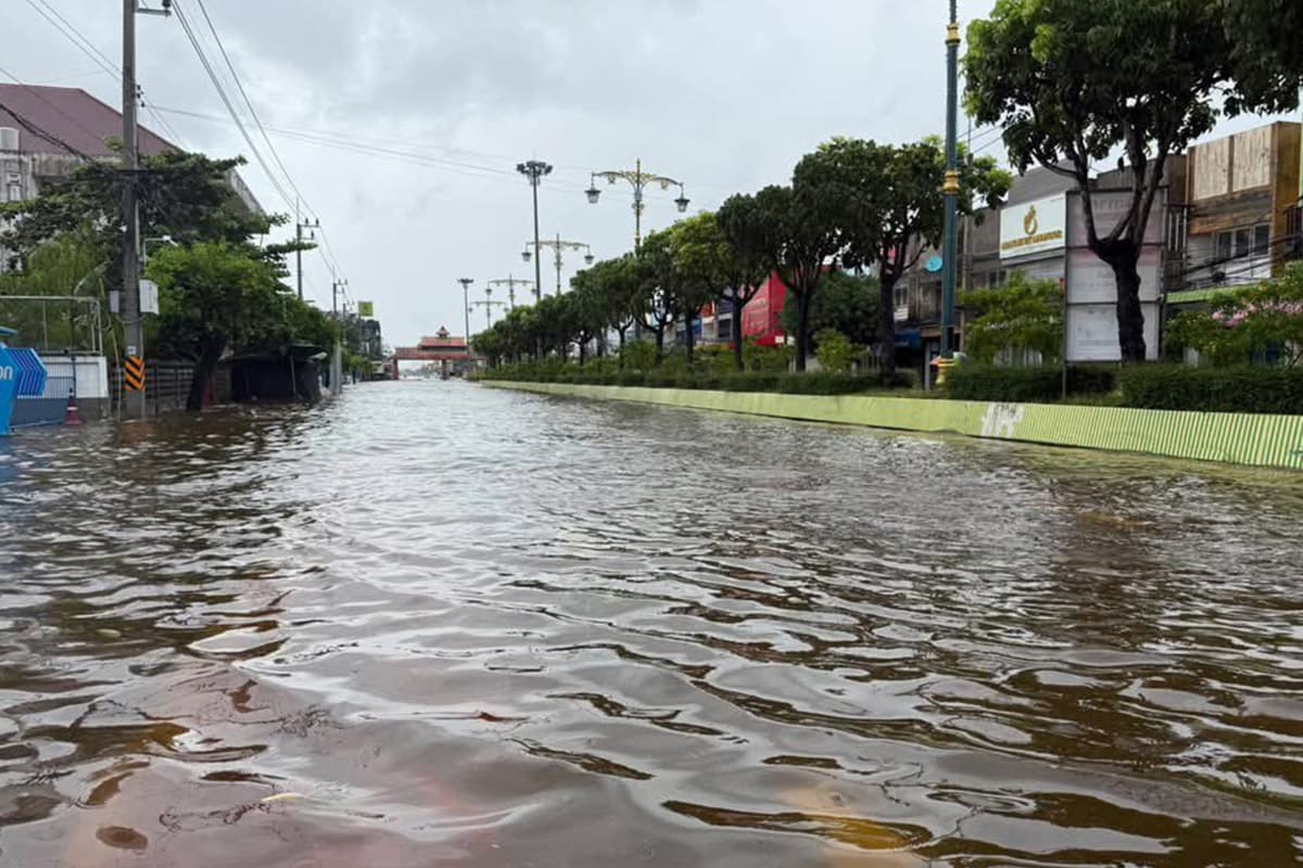 Flooding-in-the-South-remains-severe-Rain-warnings-continue-SPACEBAR-Photo08.jpg