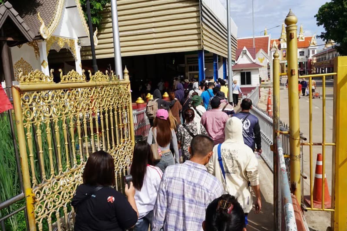 Follow-the-Thai-Cambodian-JBC-meeting-The-border-crossing-is-still-open-as-usual-SPACEBAR-Photo02.jpg