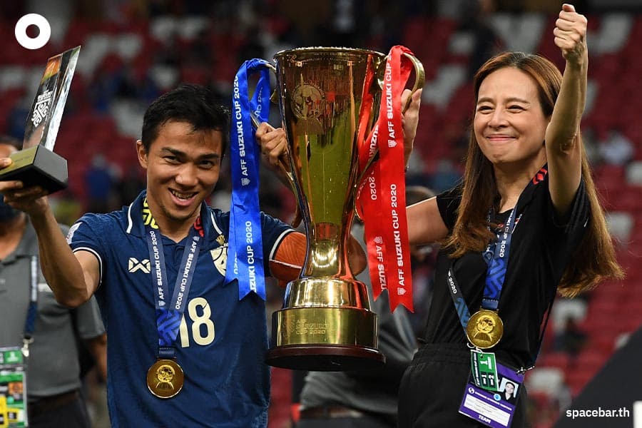 Football_Thai_Girl_Manager_Madam_Pang_SPACEBAR_Photo03_b4b0c9f523.jpeg