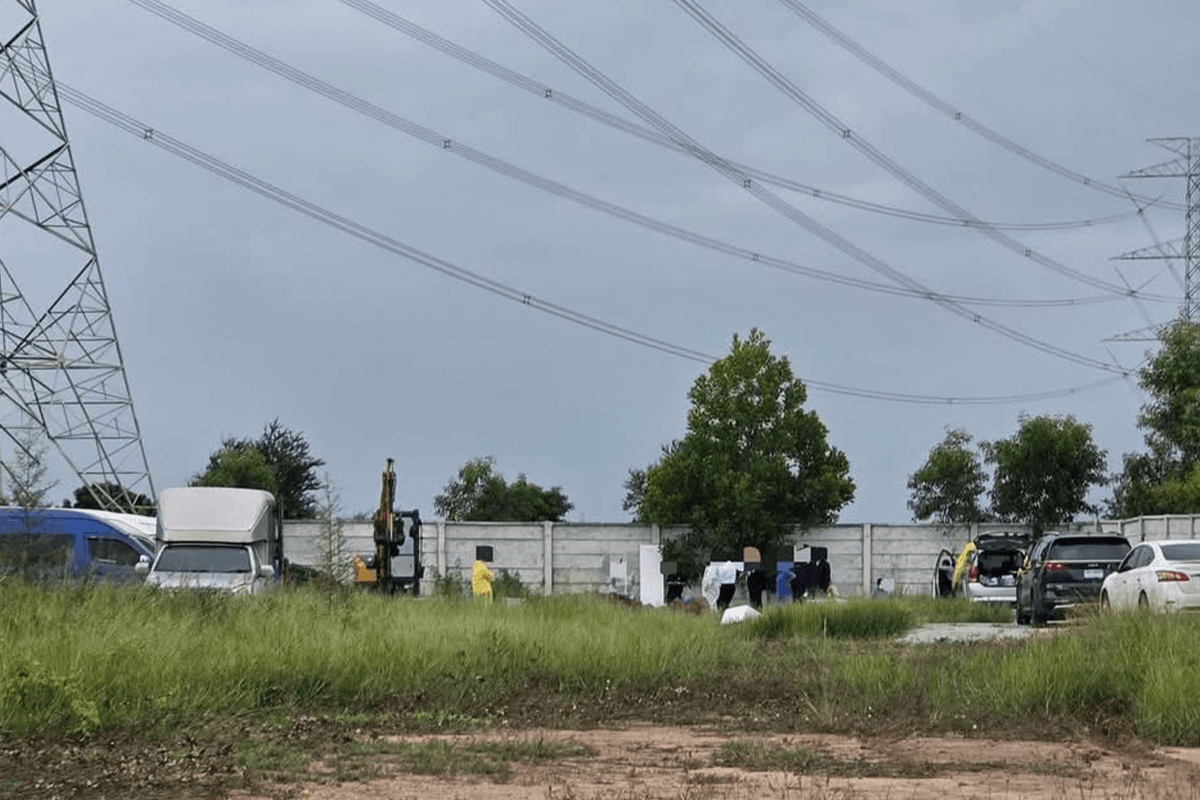 Four-bodies-have-been-moved-From-the-Bang-Khla-Jewish-cemetery-SPACEBAR-Photo02.png