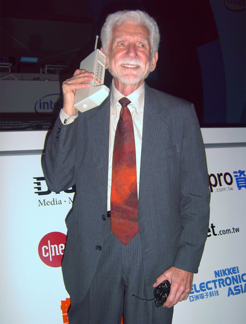 From_bricks_to_flips_50_years_of_mobile_phone_SPACEBAR_Photo06_68230a896d.jpeg