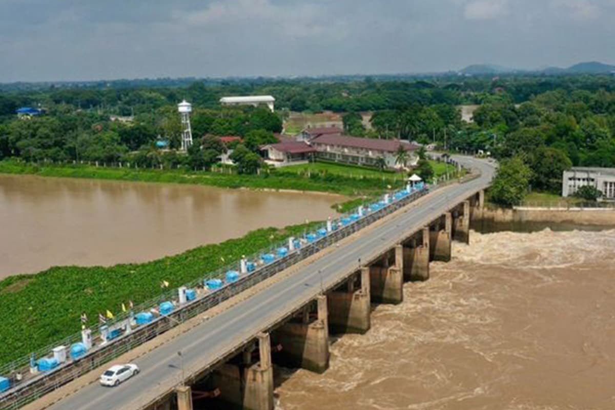 GISTDA-releases-satellite-images-showing-clear-flooding-in-the-central-region-for-two-months-SPACEBAR-Photo01.jpg