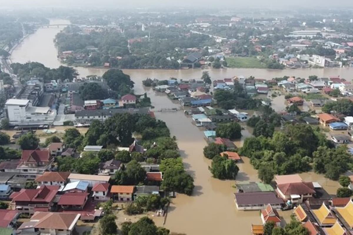 GISTDA-releases-satellite-images-showing-clear-flooding-in-the-central-region-for-two-months-SPACEBAR-Photo02.jpg