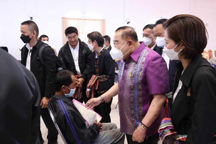 Gen_Prawit_visits_Kalasin_Roi_Et_solve_problem_of_water_land_for_farming_SPACEBAR_Photo01_0a2e7850bc.jpeg