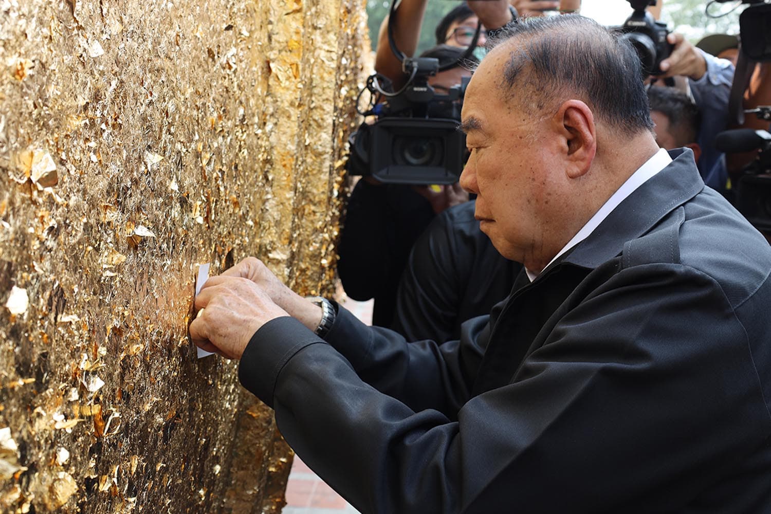 Gen_Prawit_visits_Phra_Nakhon_Si_Ayutthaya_SPACEBAR_Hero_961fecfc58.jpeg