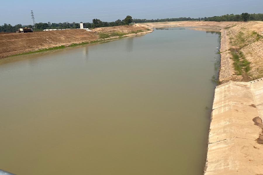 Gen_Prawit_visits_lower_northern_region_follow_up_on_water_management_SPACEBAR_Photo05_7689a904fc.jpeg