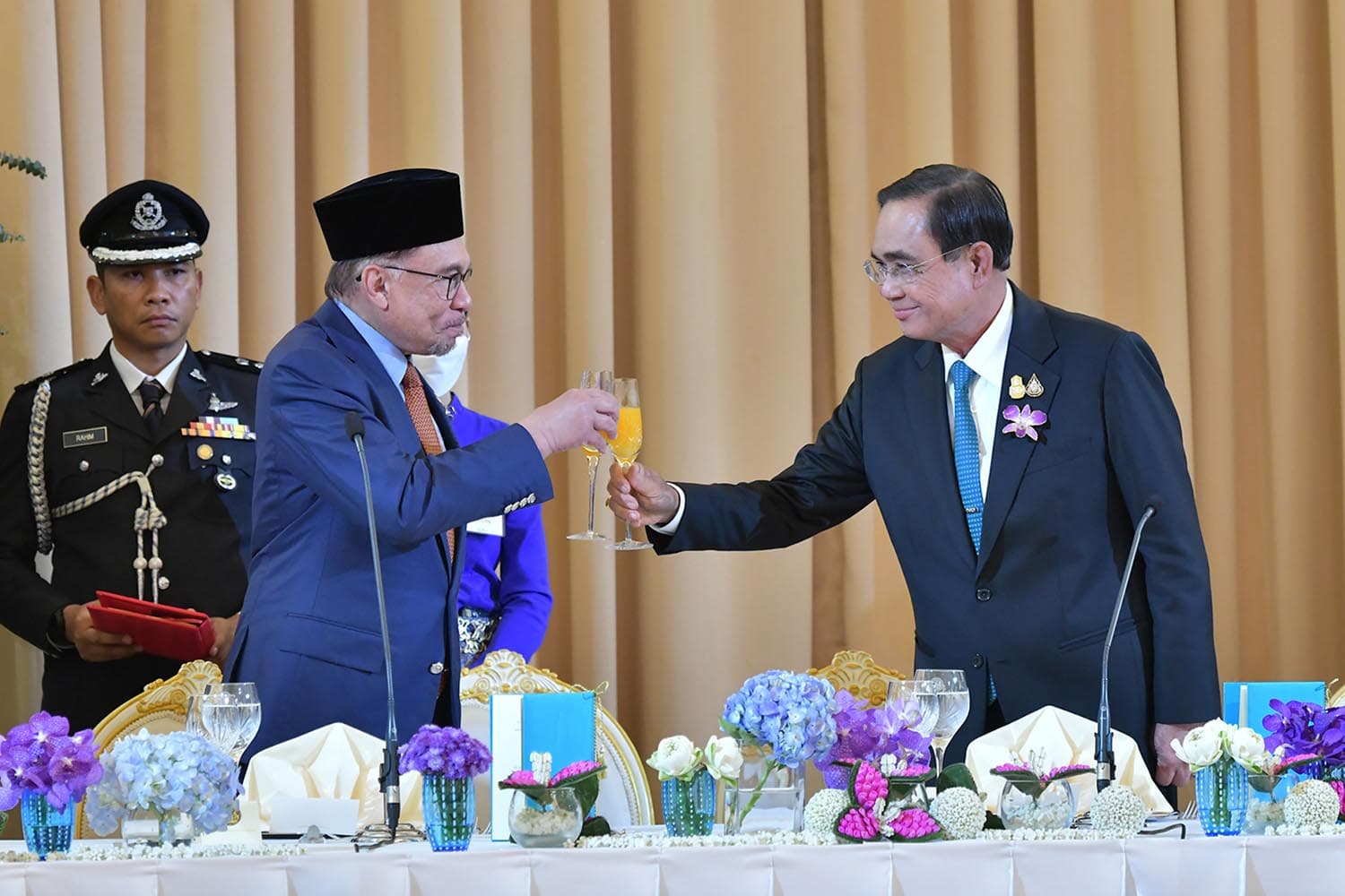 Gen_Prayut_welcomes_PM_of_Malaysia_on_the_occasion_of_his_visit_Thailand_official_SPACEBAR_Hero_721f9cfef3.jpeg