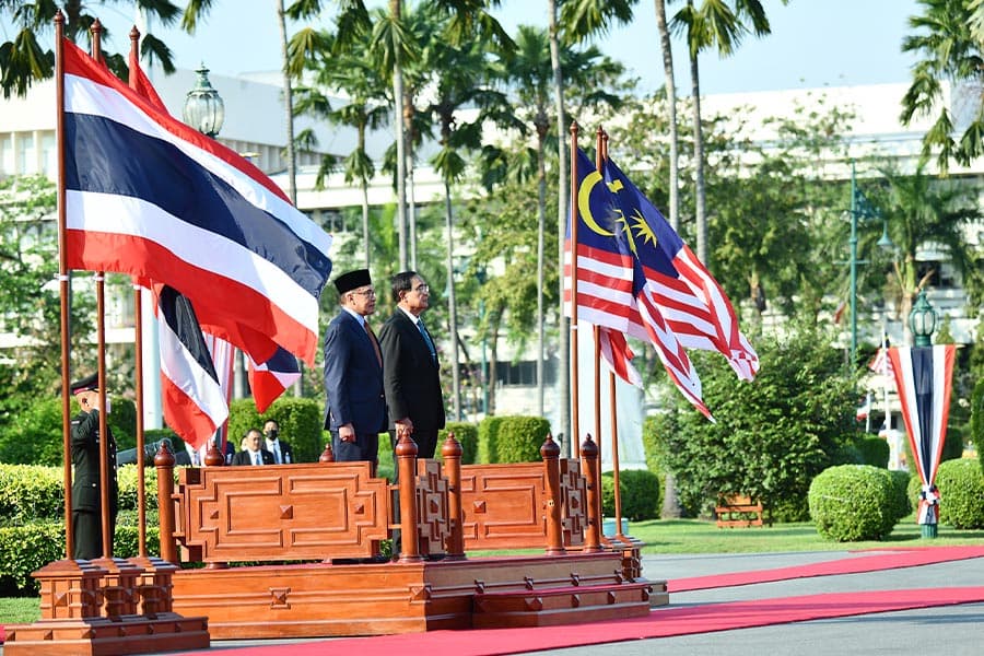 Gen_Prayut_welcomes_PM_of_Malaysia_on_the_occasion_of_his_visit_Thailand_official_SPACEBAR_Photo02_a6c7590f4b.jpeg
